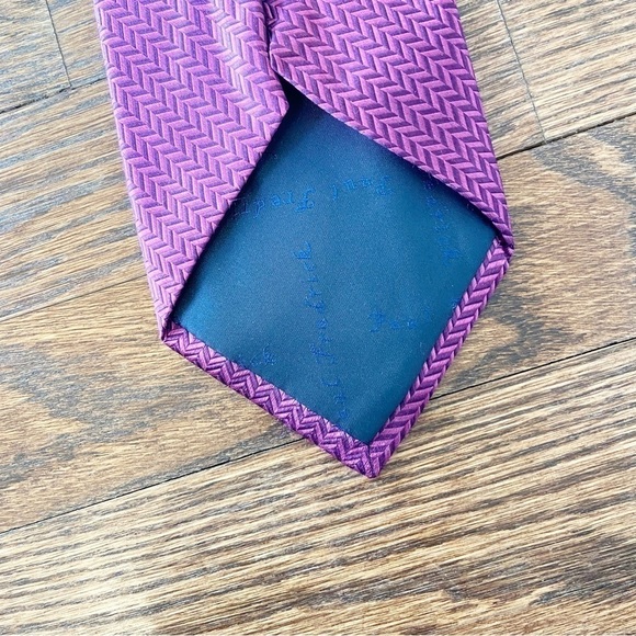 Paul Frederick | 100% Imported Silk Handmade Herringbone Fuchsia Tie - Picture 5 of 5